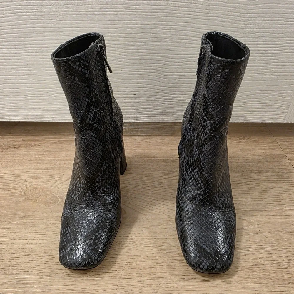 Sam Edelman Blue Black Snakeskin Going Out Avant Garde Codie Ankle Booties Sz‎ 5